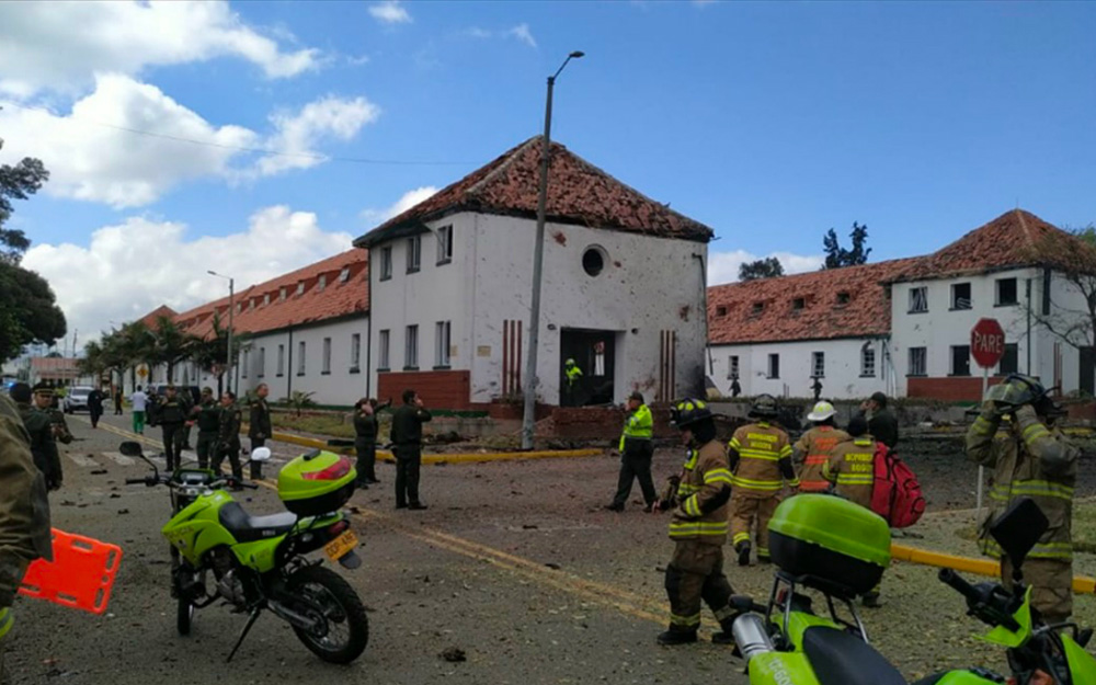 Carrobomba en Bogotá ambienta el discurso de mano dura, pero Duque no lo acoge (nota actualizada)