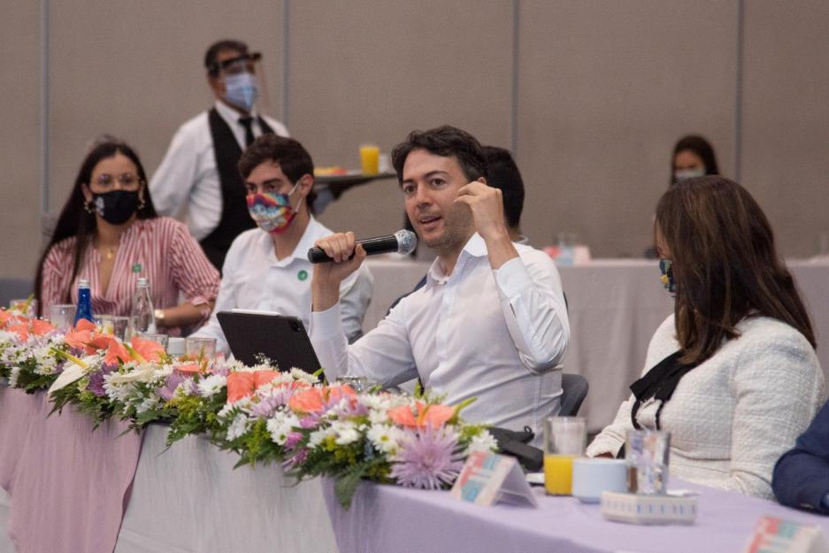 Quintero patea el establecimiento paisa y da poder a sus amigos