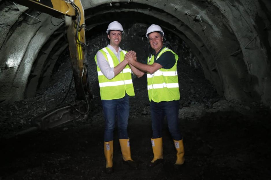 Quintero y Aníbal pasan de los apretones de manos a la guerra fría