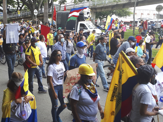 Petro, el uribismo y el centro le apuestan a capitalizar el paro en Cali