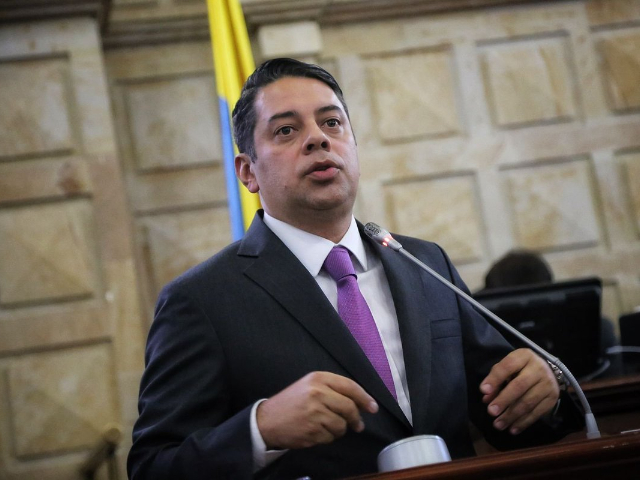 Contralor salpicado en el Ocad Paz ahora vigilará a Claudia Lopez