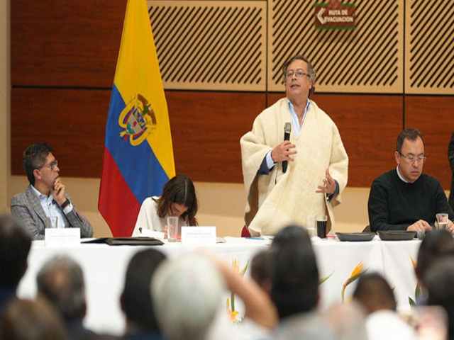 El desatrase: La semana en que Petro intervino los servicios públicos