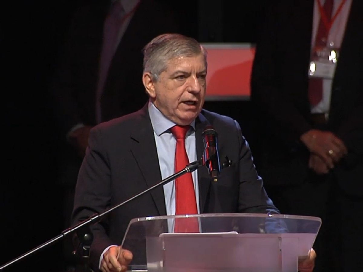 César Gaviria ha estado frente al partido Liberal por periodos seguidos.