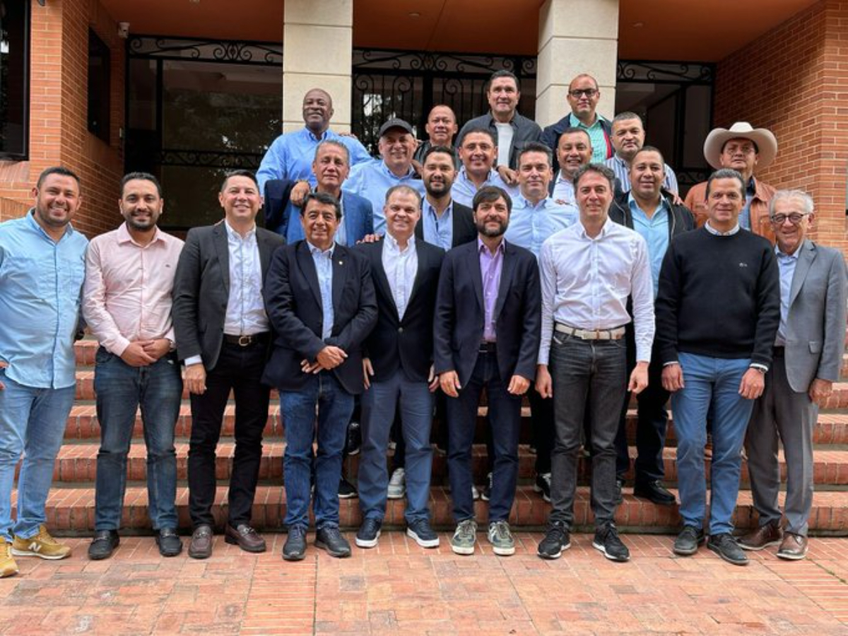 22 exalcaldes reunidos en Bogotá.