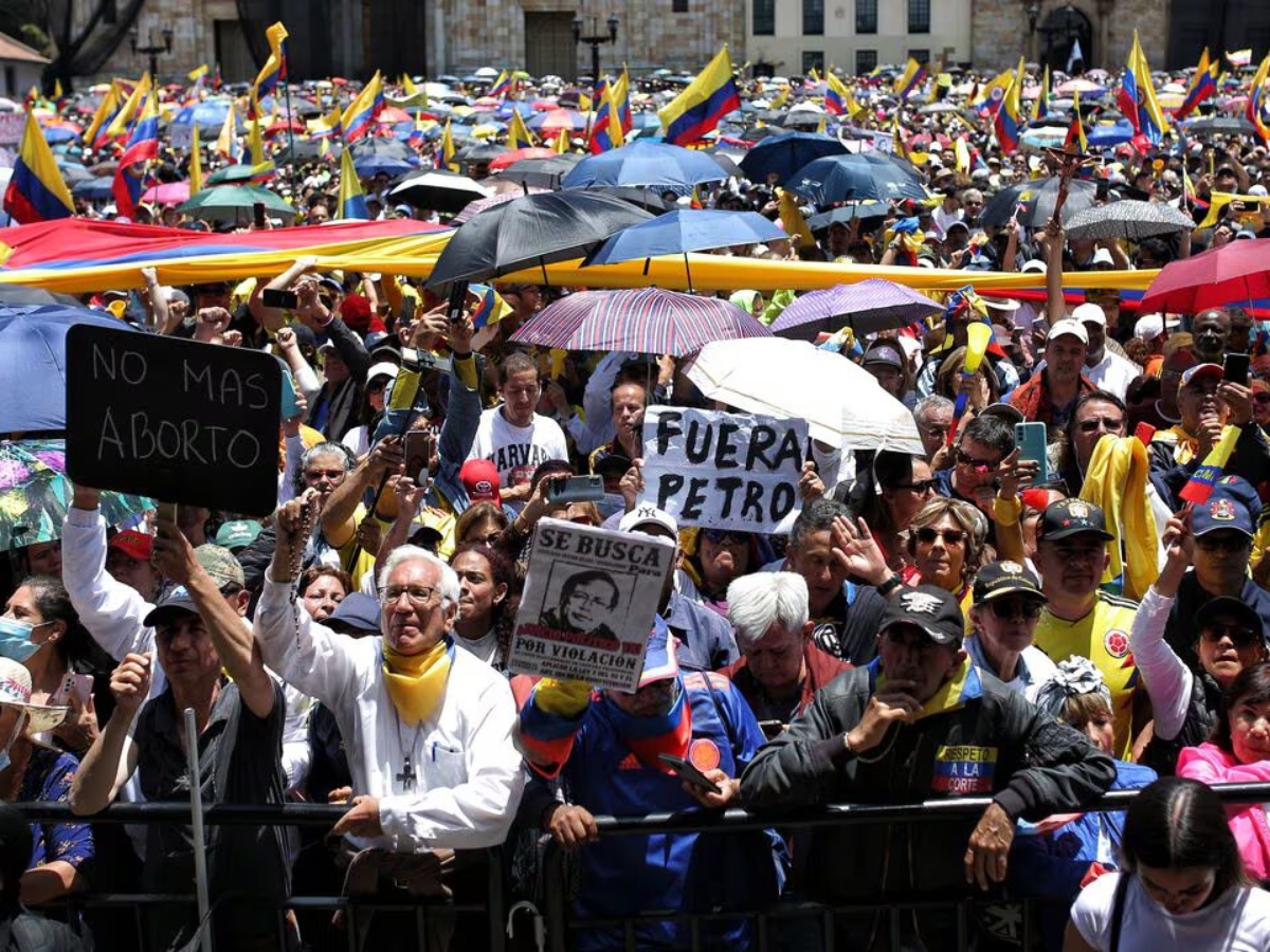 Marcha contra Petro