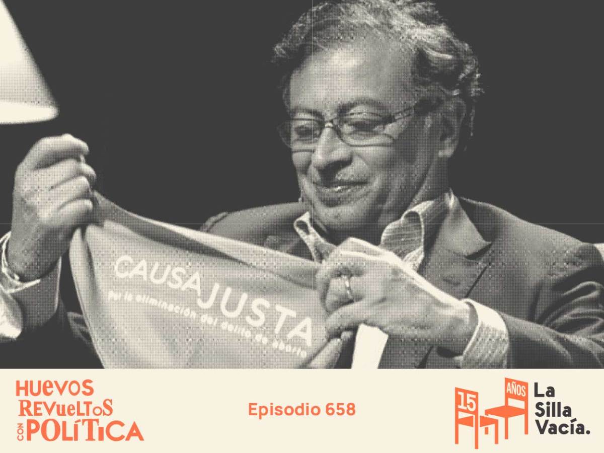 Gustavo Petro, presidente de Colombia, con bandera de Causa Justa