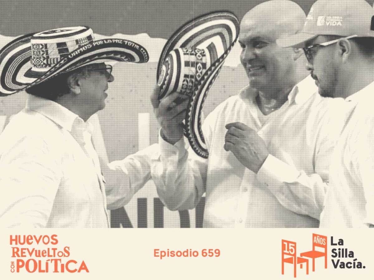 Gustavo Petro y Salvatore Mancuso intercambian sombreros