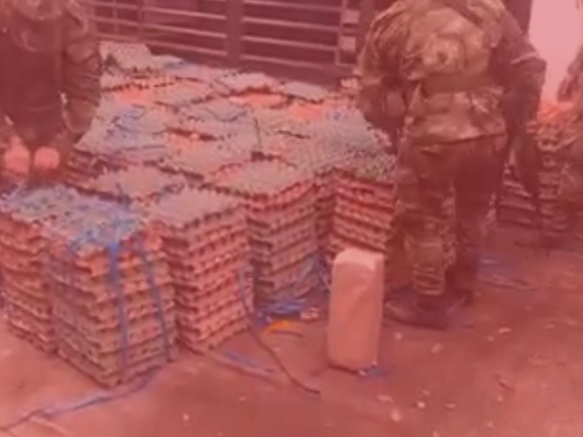 Droga en canastas de huevos