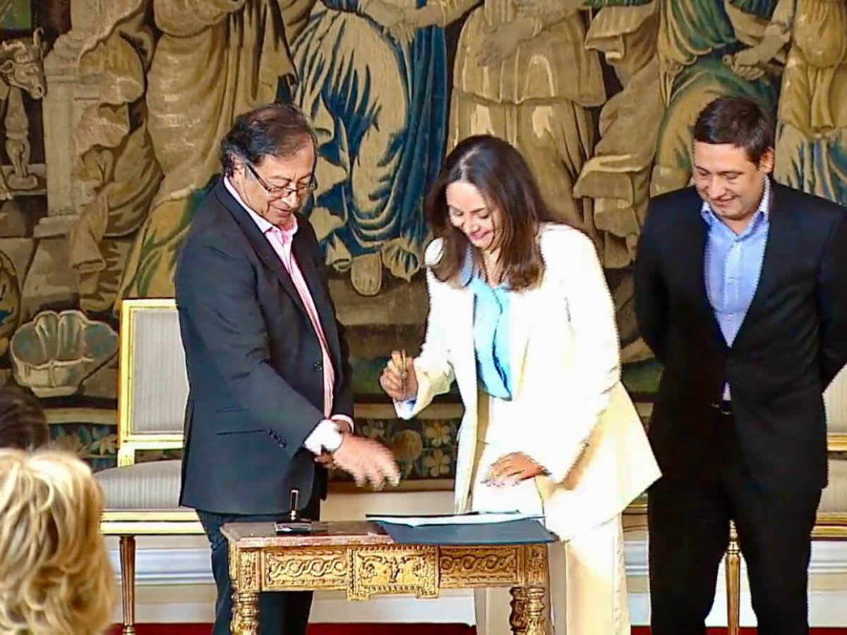 Gustavo Petro, presidente de la República en la posesión de Piedad Urdinola, directora del Dane. Créditos: Dane