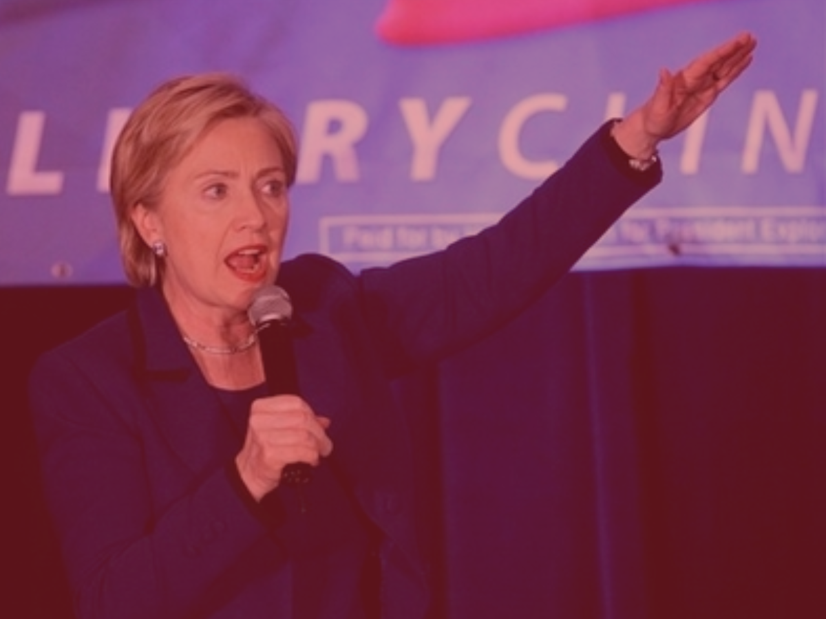 Hillary Clinton realizando un discurso.