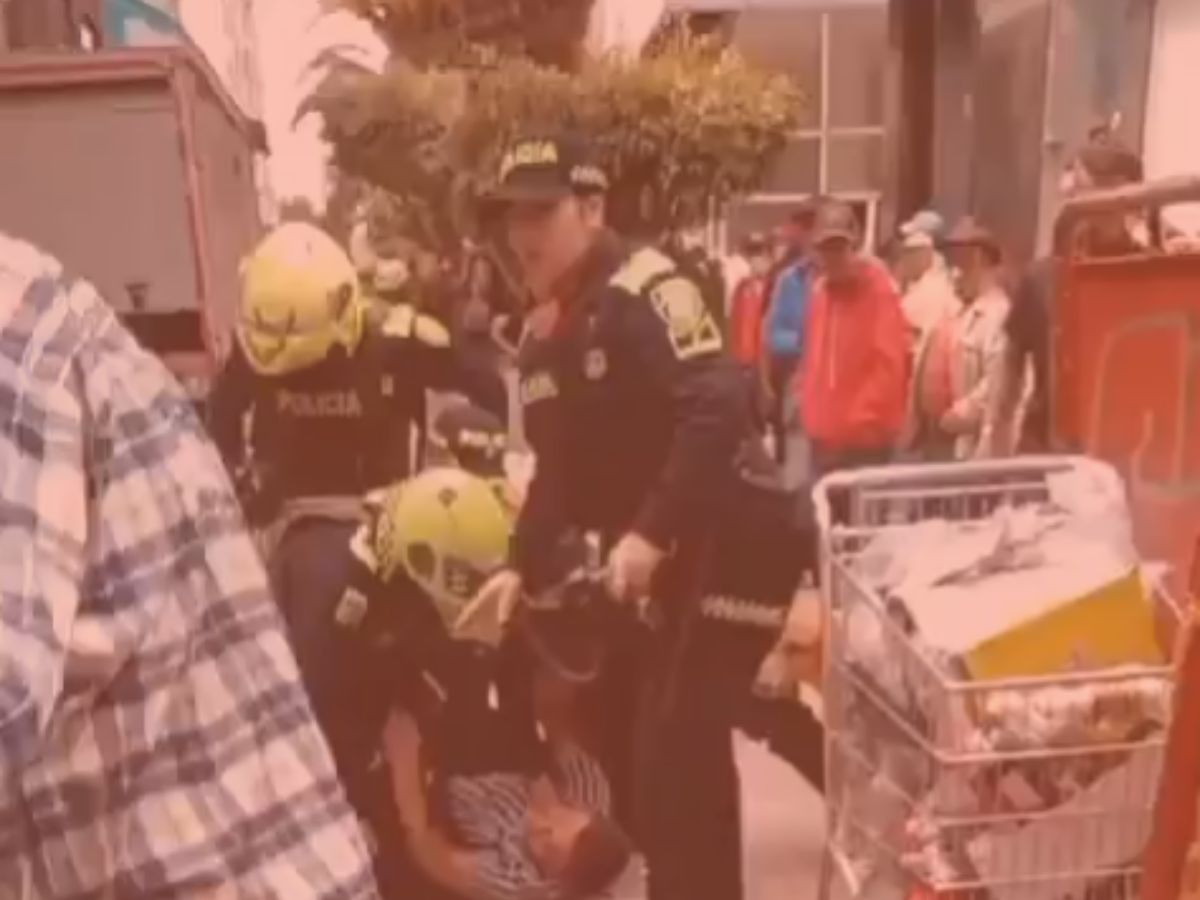 Policía detiene vendedor